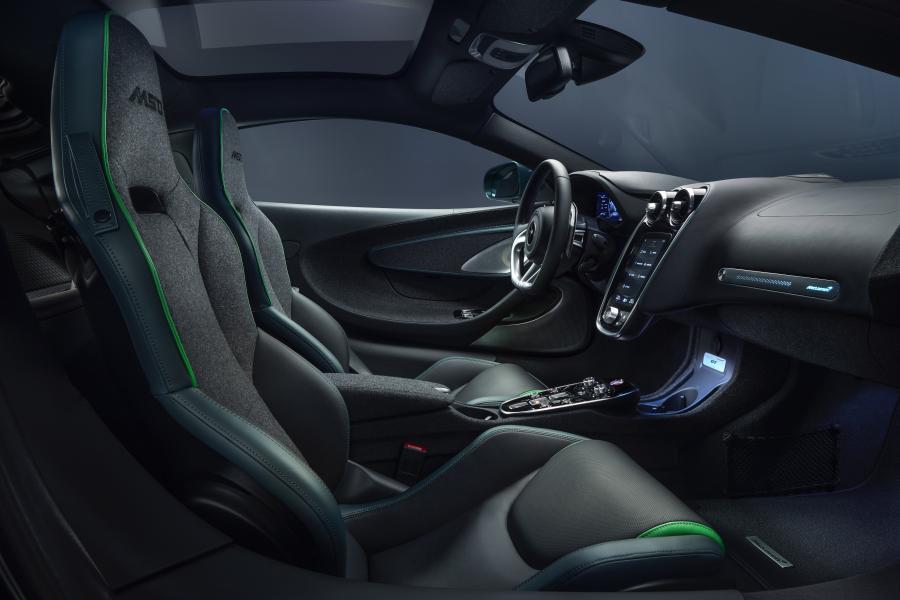 Интерьер McLaren GT Verdant Theme by MSO 2020 года  (фото 3 из 10)